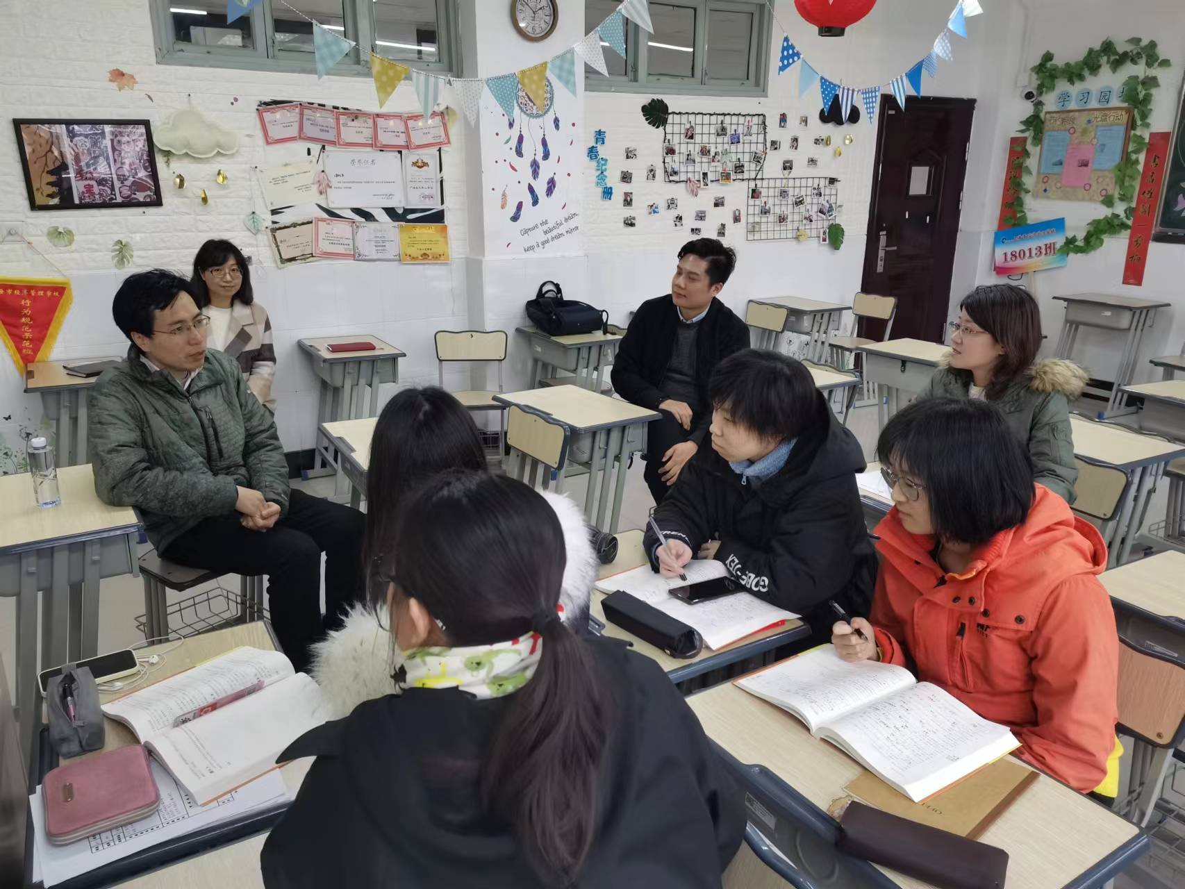 商务系党员教师辅导学生技能比赛210225.jpg